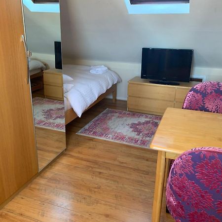 Parkview Guesthouse CBG Екстериор снимка