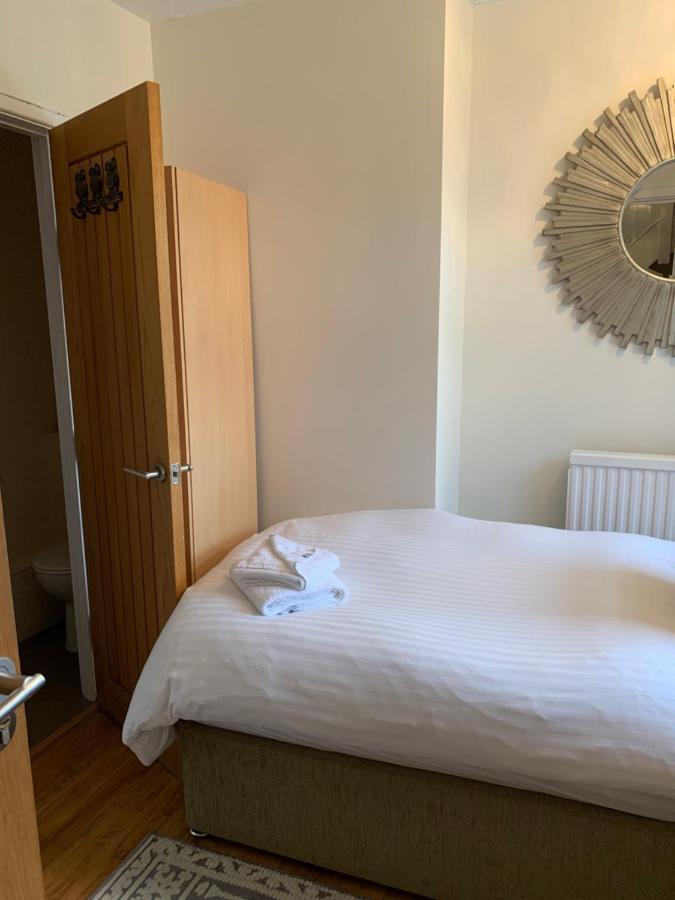 Parkview Guesthouse CBG Екстериор снимка