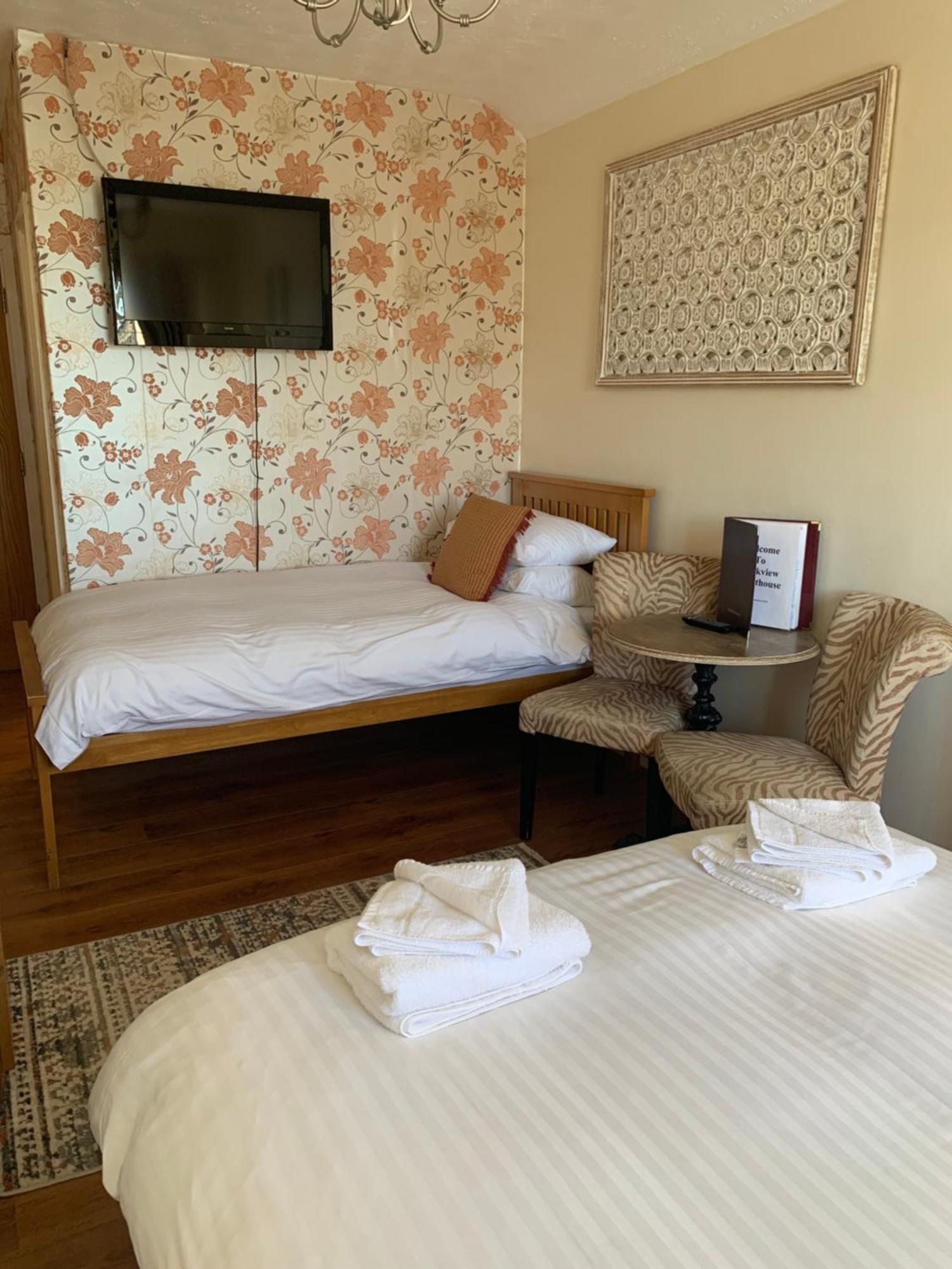 Parkview Guesthouse CBG Екстериор снимка