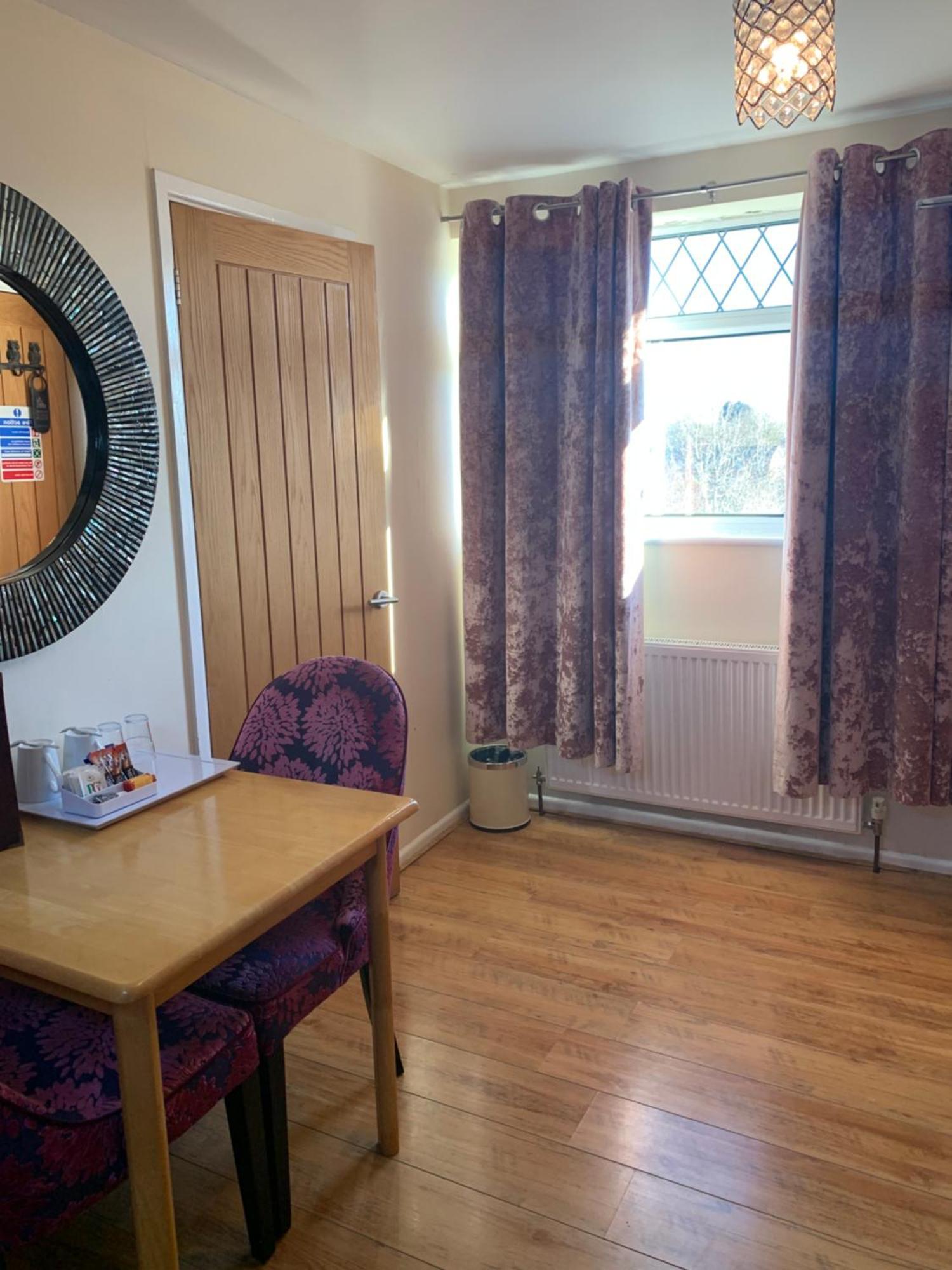 Parkview Guesthouse CBG Екстериор снимка