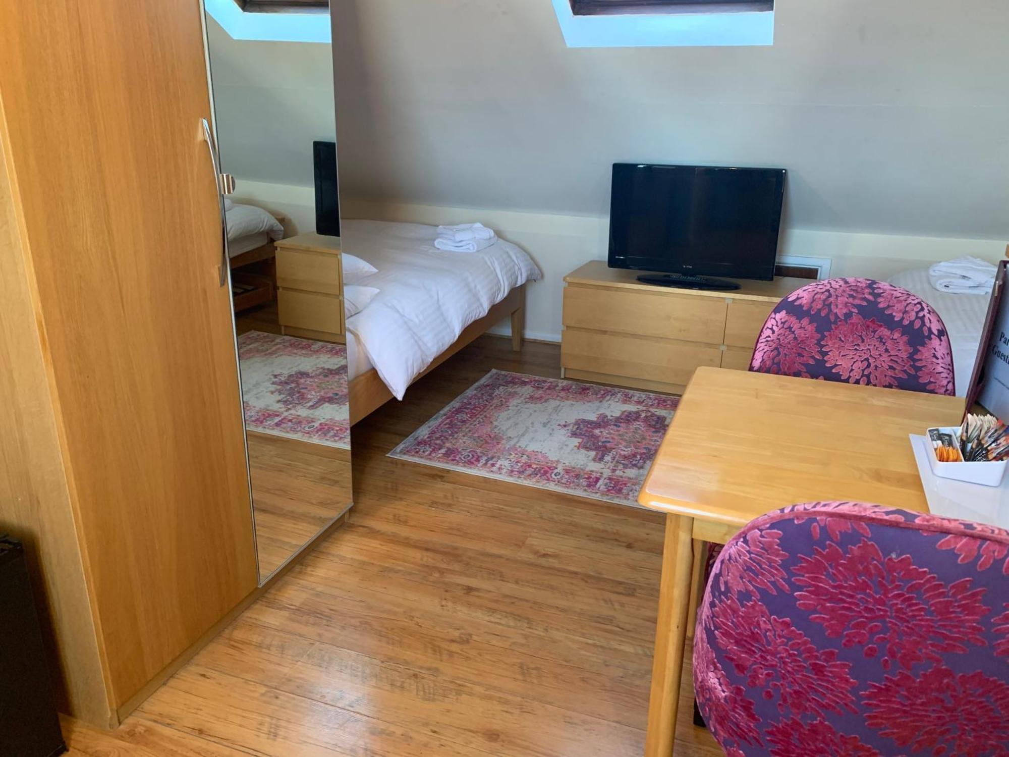 Parkview Guesthouse CBG Екстериор снимка