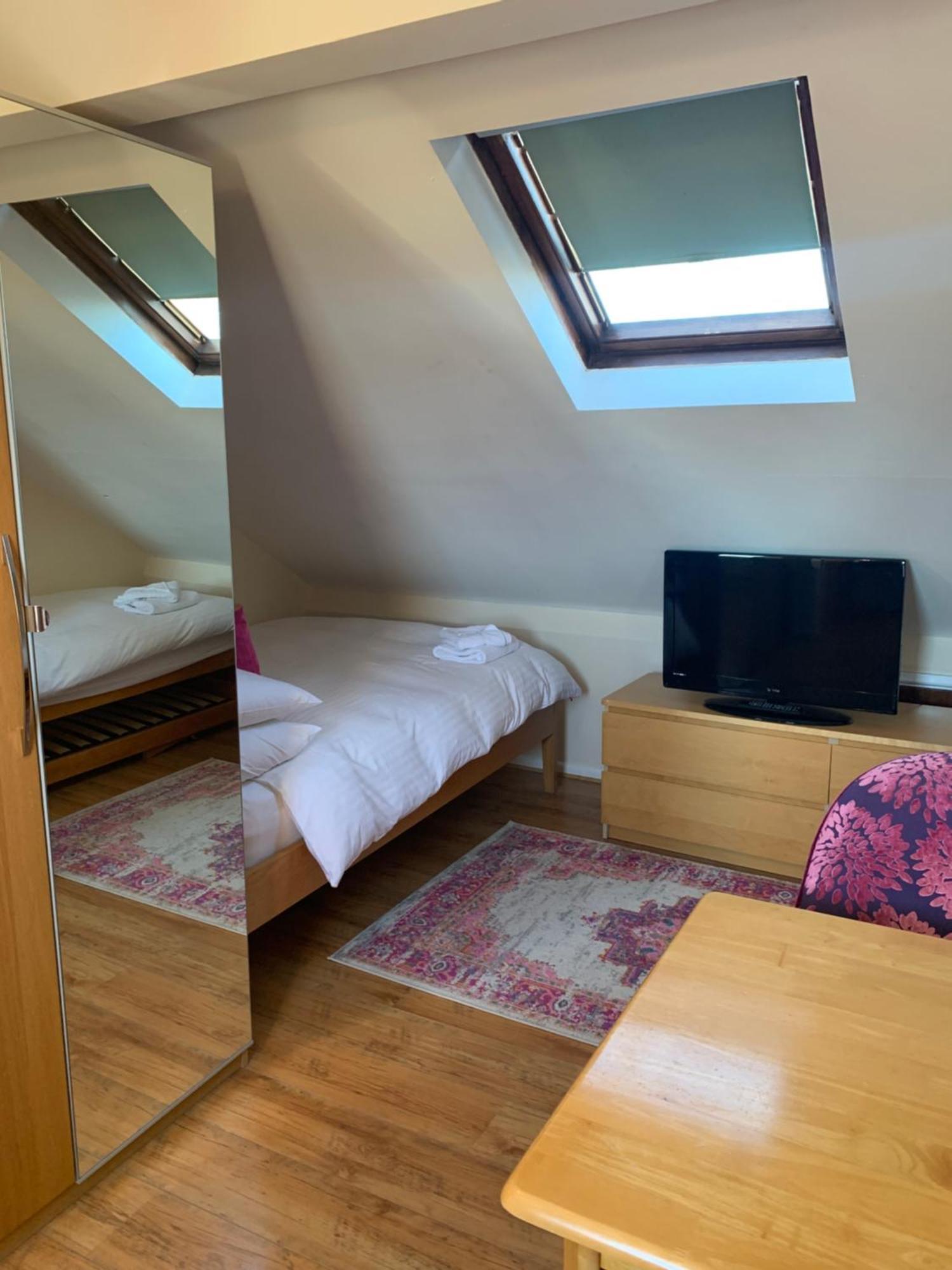 Parkview Guesthouse CBG Екстериор снимка
