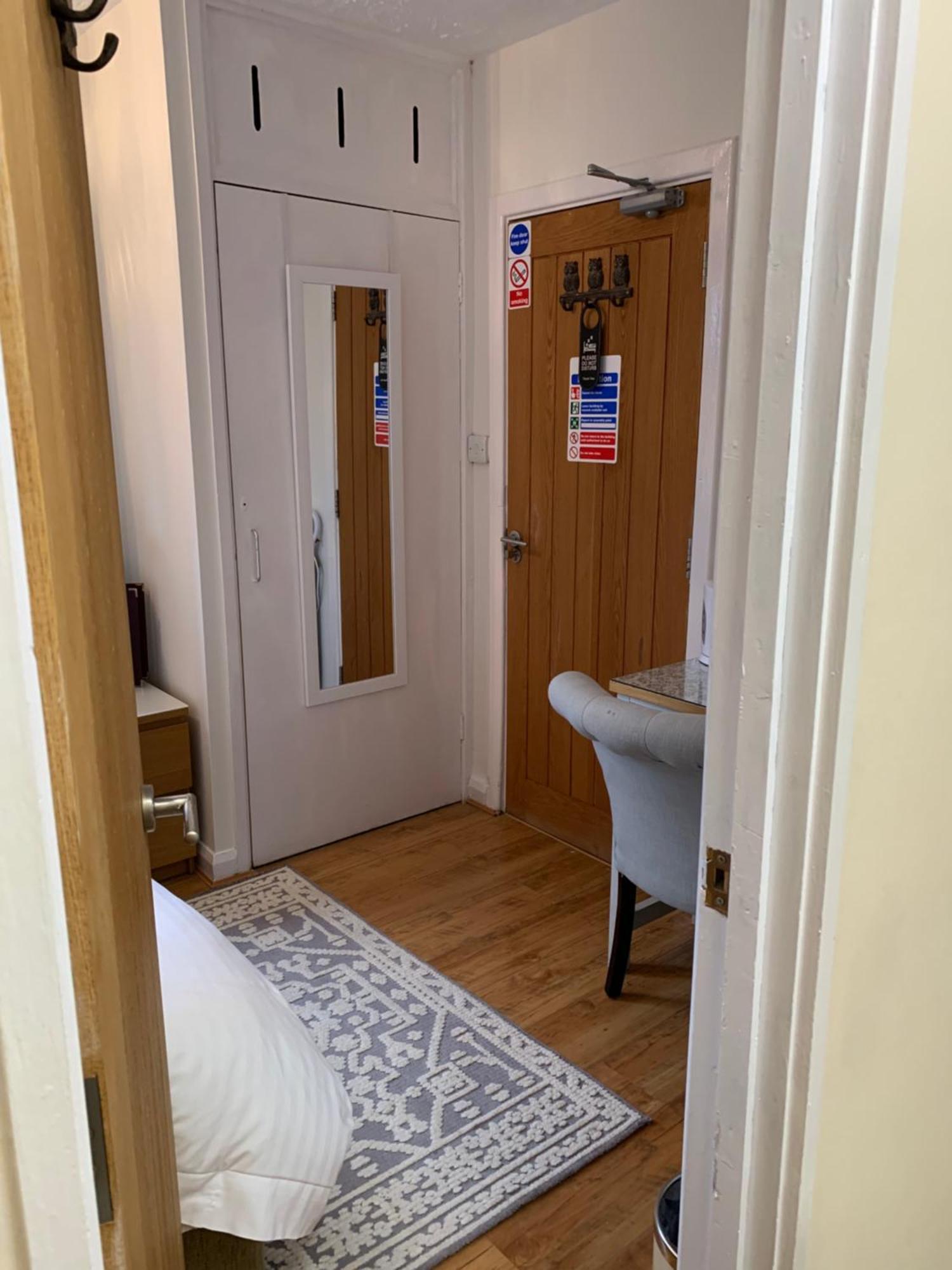 Parkview Guesthouse CBG Екстериор снимка